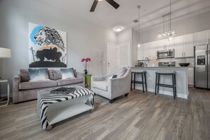 Living area - The Ybor City Flat🌆🌴☀️ (Tampa)