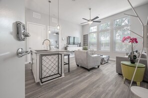 Interior - The Ybor City Flat🌆🌴☀️ (Tampa)