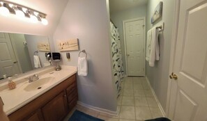 Combined shower/tub