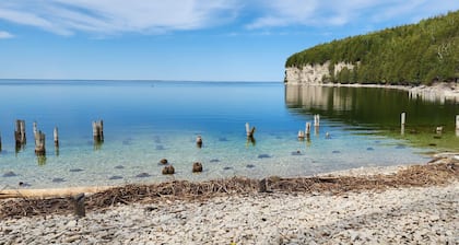 2bed 1bath LAKE MI Fishing Cabin WiFi AC Deck Firepit Kayaks Paddle Boat Dock #7