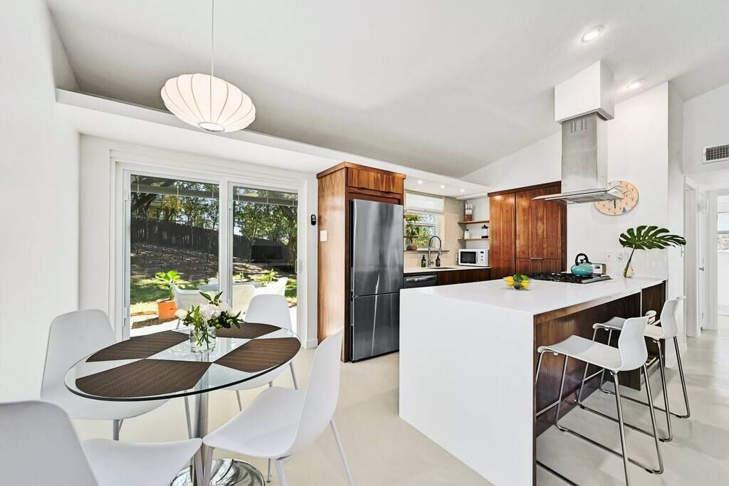 雪櫃、微波爐、焗爐、爐具