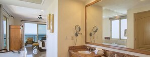 Combined shower/bathtub, jetted bath, bidet, towels
