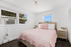 4 habitaciones, escritorio, tabla de planchar con plancha y wifi gratis 