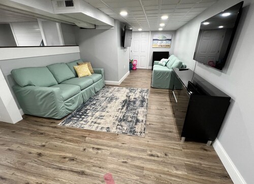 4br & 2ba Ranch style house w/ huge backyard!