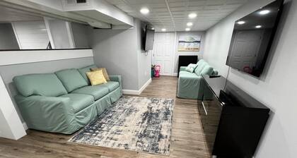 4br & 2ba Ranch style house w/ huge backyard!
