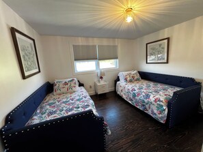 4 Schlafzimmer, Schreibtisch, Bügeleisen/Bügelbrett, kostenloses WLAN