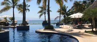 Luxury Apartment with Beach and Jungle Club Included