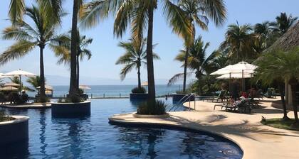 Luxury Apartment with Beach and Jungle Club Included