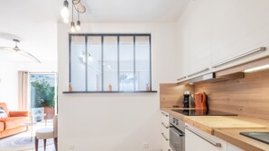 Kaffetrakter/tekoker, kjøleskap, mikrobølgeovn og ovn