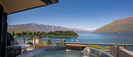 Apartment | Private spa tub