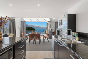 Apartment | Living area - 6-BEDROOM PENTHOUSE APARTMENT - THE BEACON (Queenstown)