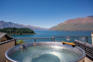 Apartment | Private spa tub - 6-BEDROOM PENTHOUSE APARTMENT - THE BEACON (Queenstown)