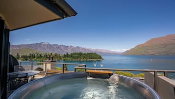 Apartment | Private spa tub