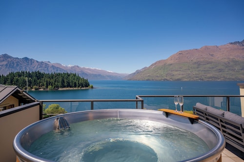 3-BEDROOM PENTHOUSE APARTMENT - THE BEACON 1002