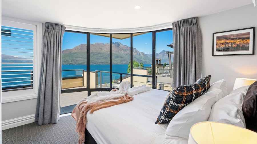 3-BEDROOM PENTHOUSE APARTMENT - THE BEACON 1002