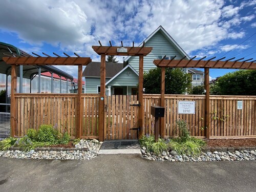 Historic Home Within Walking Distance to Everything!