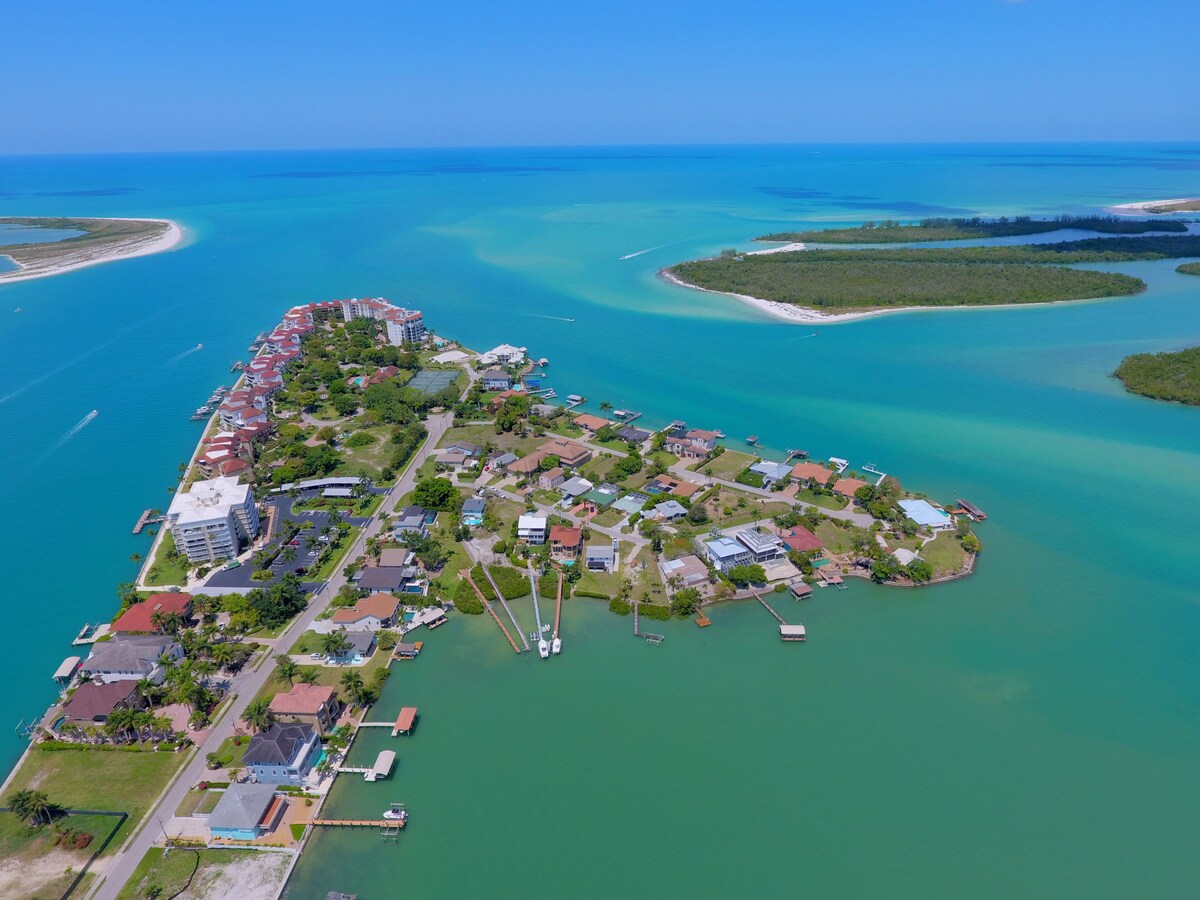 Photo 2 of Waterfront Paradise with Private Dock & Pool - Naples/Marco Island Summer/Snow