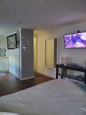 1 slaapkamer, een kluis op de kamer, een strijkplank/strijkijzer