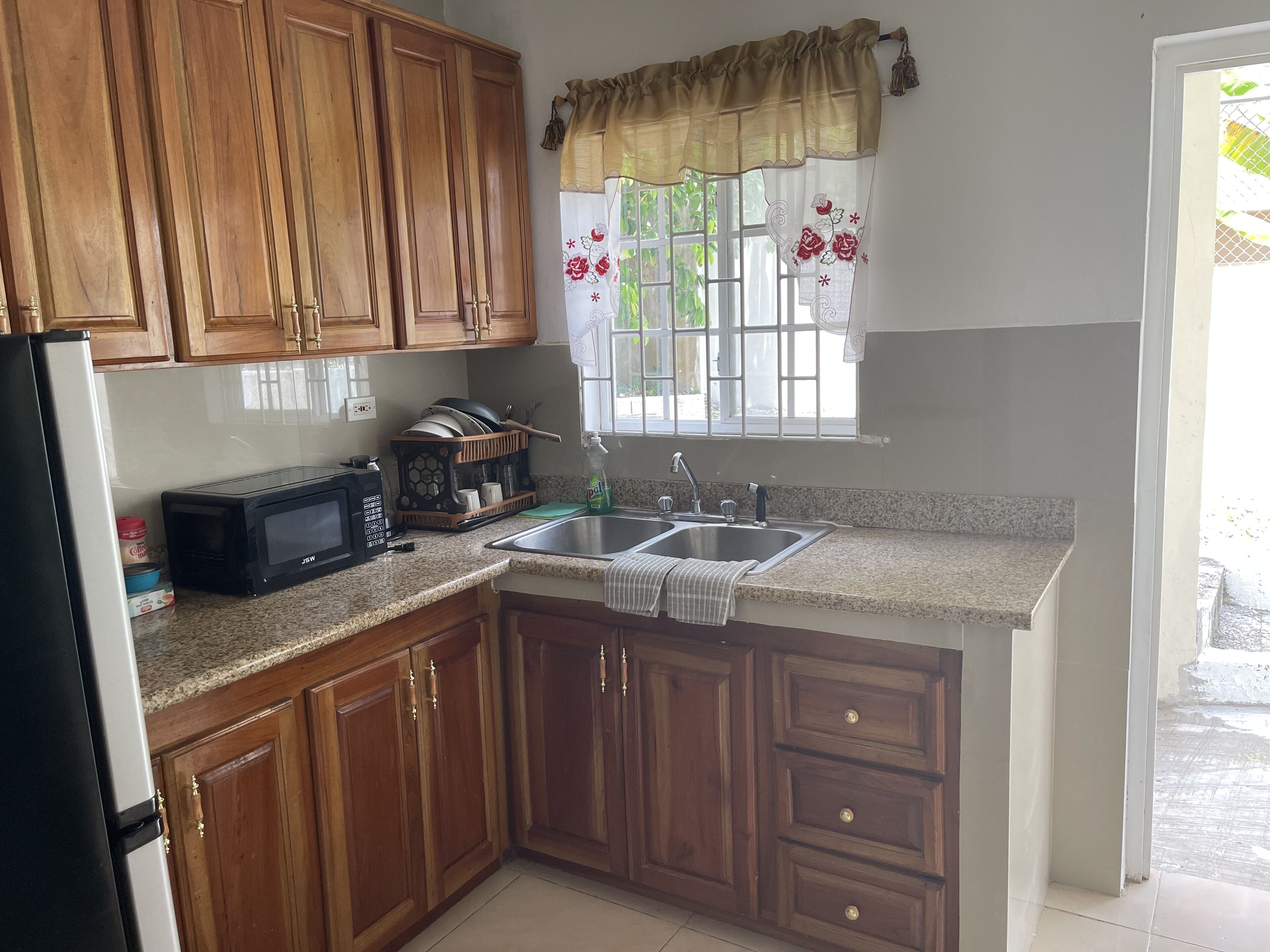 Fridge, microwave, stovetop, electric kettle