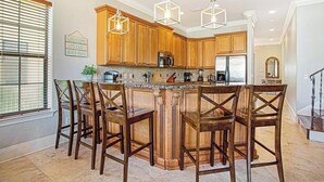 Coffee/tea maker, fridge, microwave, oven - Large 5-BR in golf and beach resort - 2 golf carts (Miramar Beach)