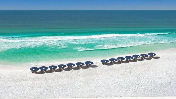 Beach nearby - Large 5-BR in golf and beach resort - 2 golf carts (Miramar Beach)