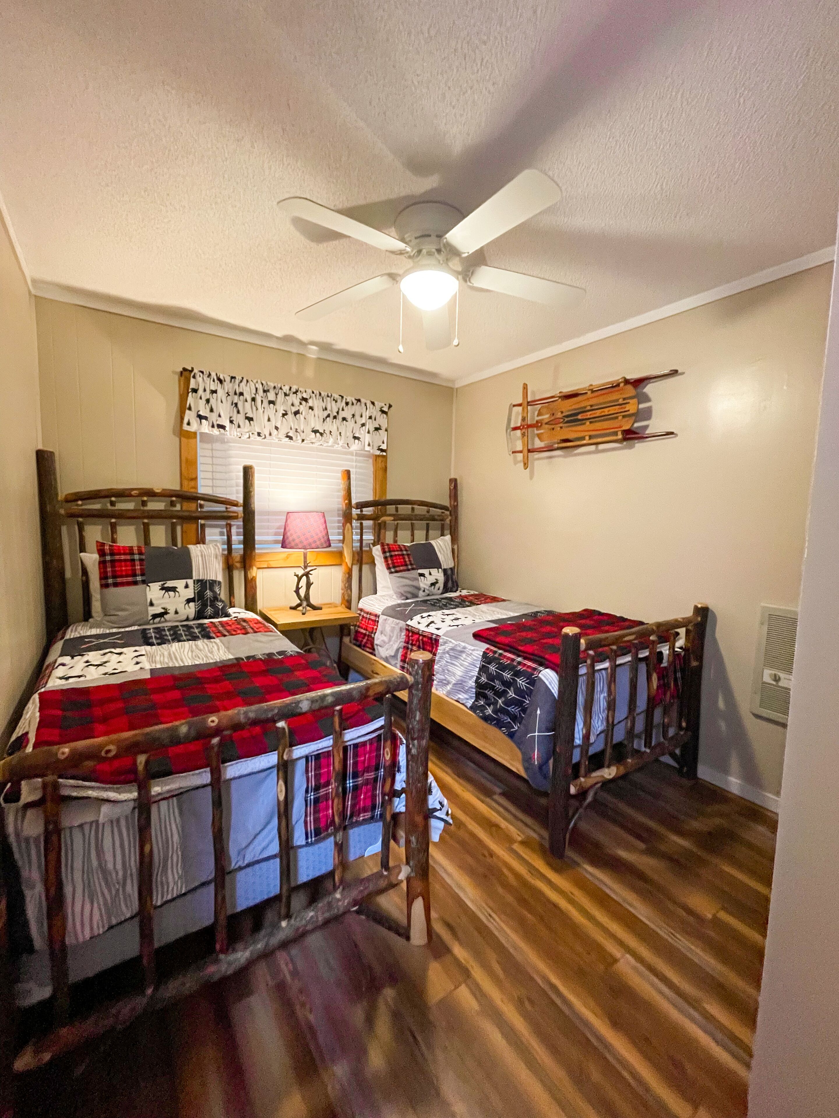 Relax at Beech Bliss Condo/ Wi-fi, Cable, Comfy Beds, Hot Tub, Pool, Sauna