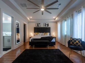 3 bedrooms, desk, iron/ironing board, free WiFi