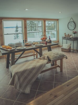 Dining - Luxurious 4 Bedroom Lakefront Paradise (Astorville)