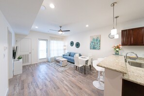 Interior - 2H |*Holiday Special* Stylish, Gated Condo in Lifestyle Center Living| (Katy)