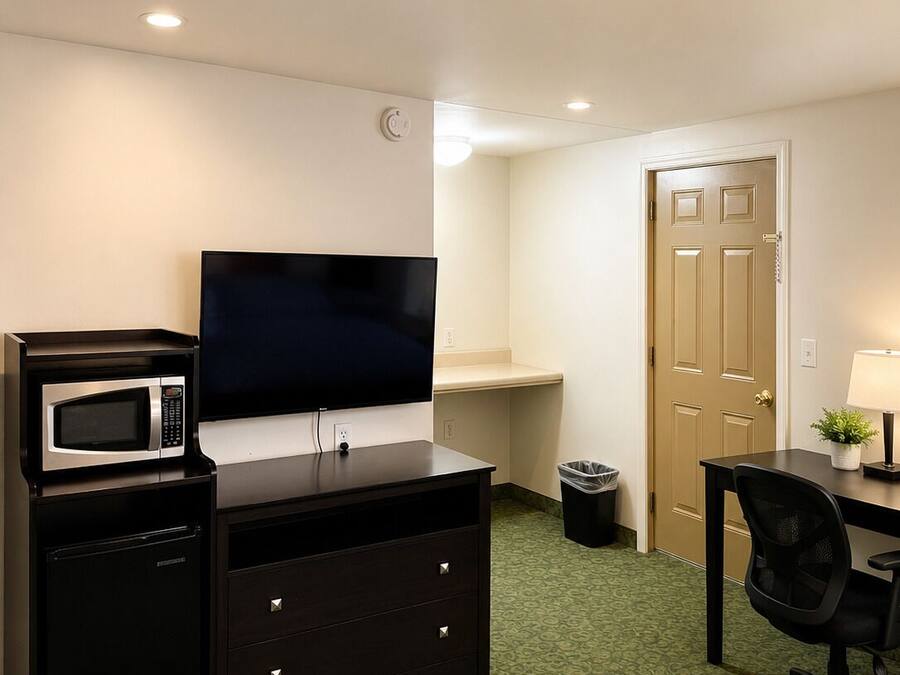 In-room safe, individually decorated, individually furnished, desk