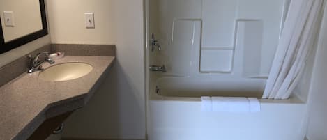 Deluxe Double Room, 2 Double Beds | Bathroom | Towels, soap, shampoo, toilet paper