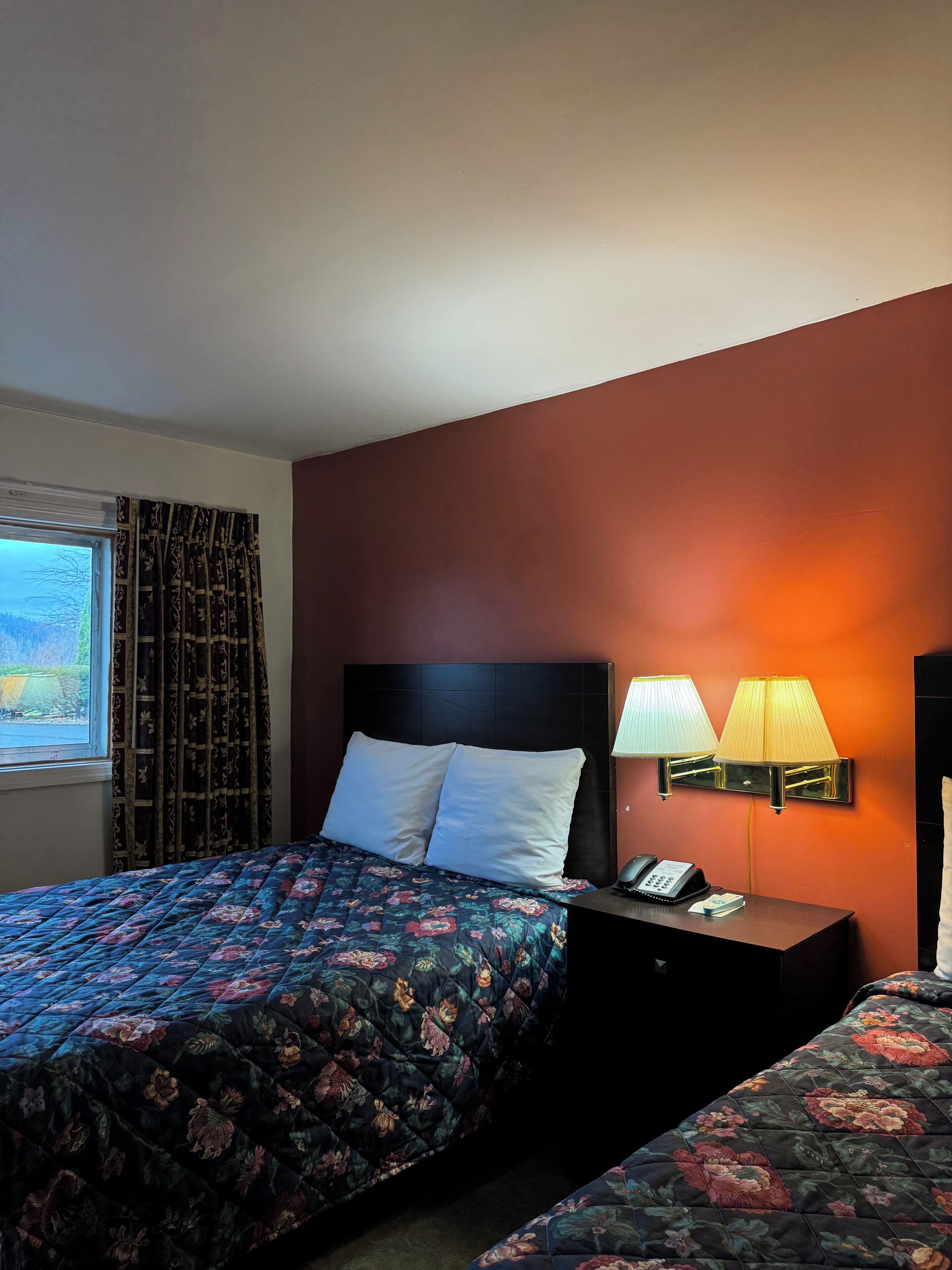 Doppia Deluxe, 2 letti matrimoniali | Bagno | Asciugamani, sapone, shampoo, carta igienica