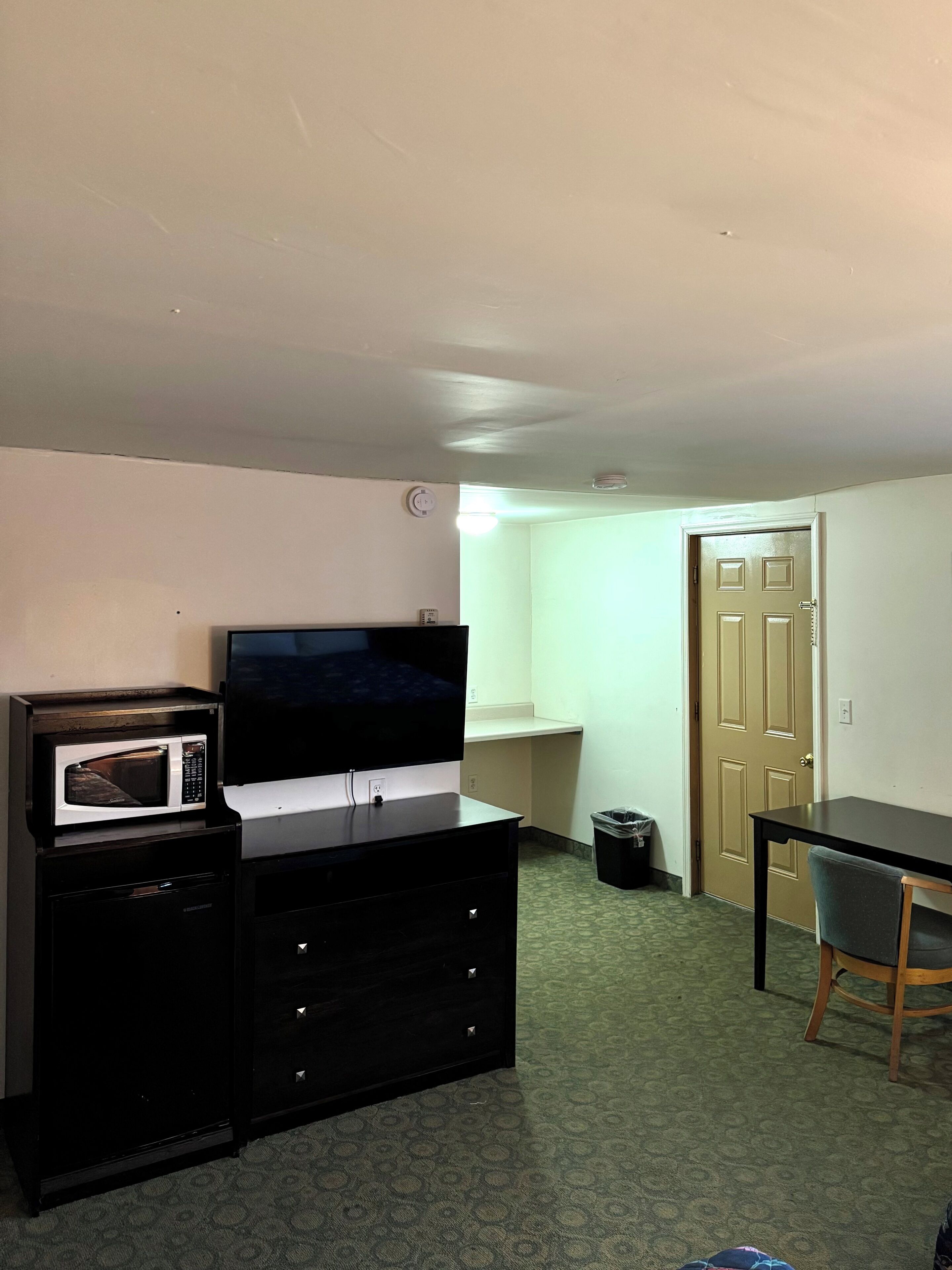 Deluxe Double Room, 2 Double Beds | In-room safe, individually decorated, individually furnished, desk