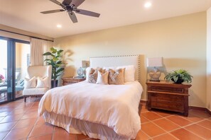 3 dormitoris, planxa i posts de planxar i roba de llit 