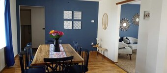 Lovely Three Bedroom Farmhouse between Lethbridge and Coaldale