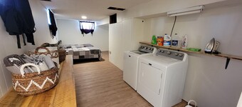 Lovely Three Bedroom Farmhouse between Lethbridge and Coaldale