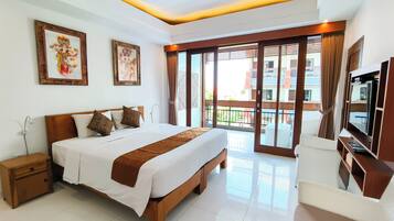 Deluxe Room | Desk, laptop workspace, free WiFi, bed sheets