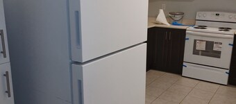 Cosy 1 bedroom basement apartment with separate entrance