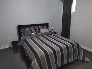 1 habitación, tabla de planchar con plancha, wifi gratis y ropa de cama 