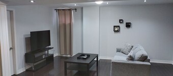 Cosy 1 bedroom basement apartment with separate entrance