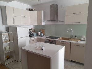 Image 4 - 1 Bed Flat - Sleeps 2 - Parking - Wifi (Sibenik)