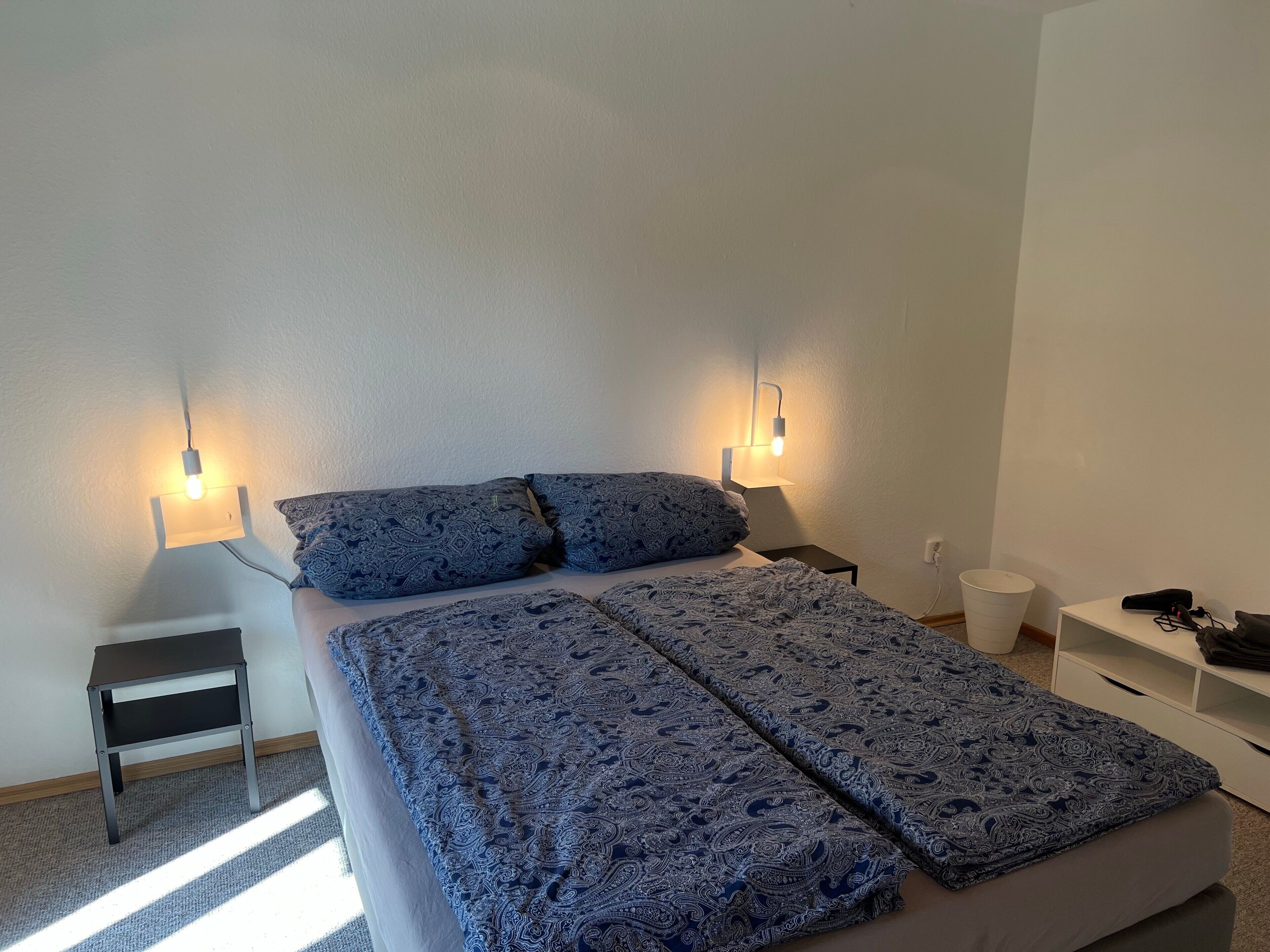 2 habitaciones, tabla de planchar con plancha y wifi gratis 