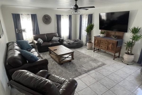 Smart TV, books, stereo