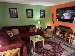 Smart TV, videojuegos, biblioteca musical y estéreo 