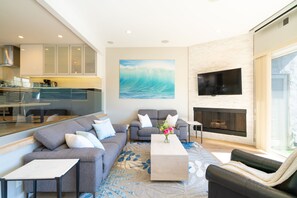 Smart-TV, Bücher, Stereoanlage