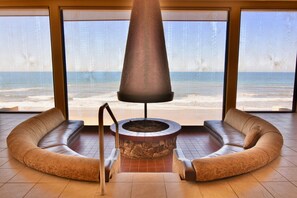 Interior - Steps to Sand, Luxury Family Townhome with Central A/C BBQ Crib Resort Amenities (Solana Beach)