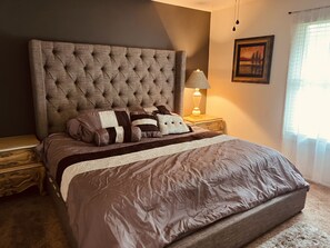 3 bedrooms, iron/ironing board, travel cot, free WiFi - Beautiful Home in the Heart of Springfield! So Perfect! (Springfield)