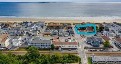 Door to Shore in 60 Steps -Short Walk to Pier-Patio-Grills-2nd Floor-7B