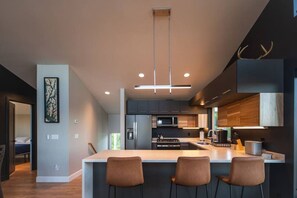 Fridge, microwave, oven, stovetop - Stunning Property, Walking Distance to Downtown/Br (Homer)