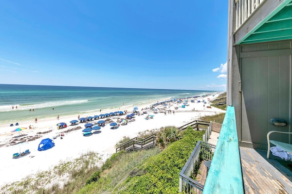 Plage, chaises longues